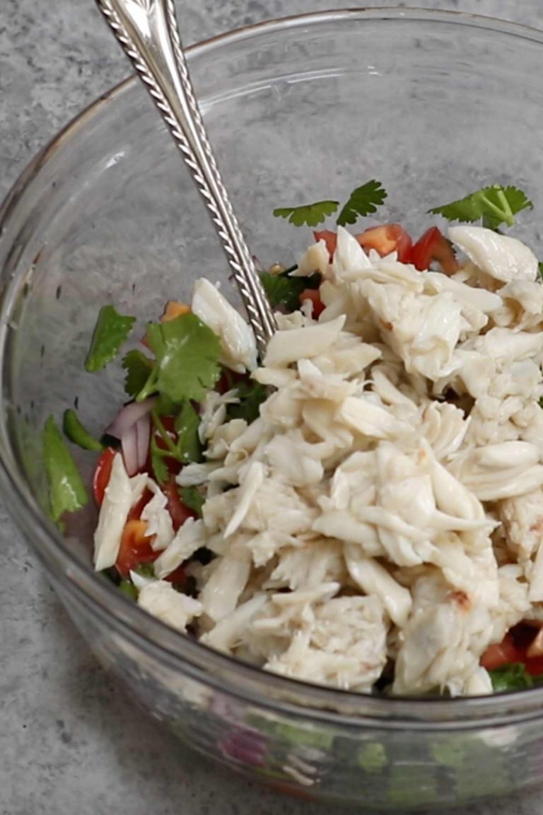 Low in fat and high in protein, Canned Crab Meat is a convenient and affordable alternative to real crab meat and lobster. It’s easy to work with and cooks quickly, so you can satisfy your seafood craving even faster. In this post, you’ll find the most popular canned crab brands and the best canned crabmeat recipes.