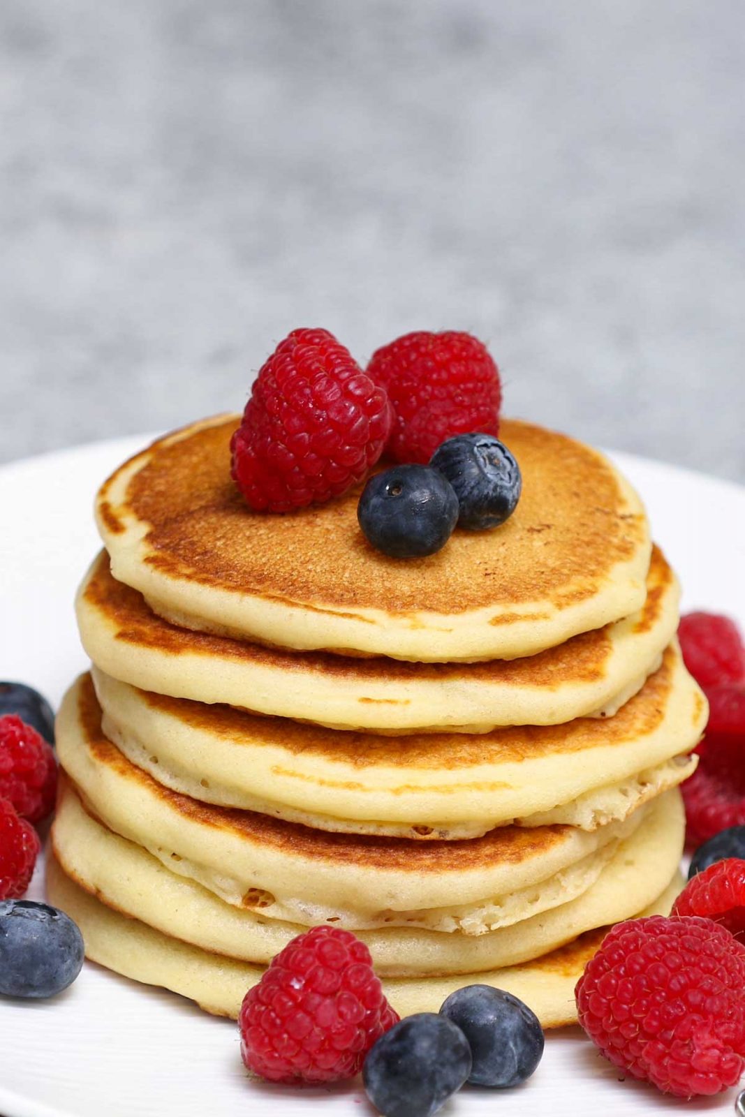 Every wonder whether you can save pancake batter for later? If you find yourself with a bunch of extra pancake batter, don’t worry! There are ways to extend the life of that batter so you can enjoy pancakes later on, or even repurpose the batter in something else! Keep reading to find out more.