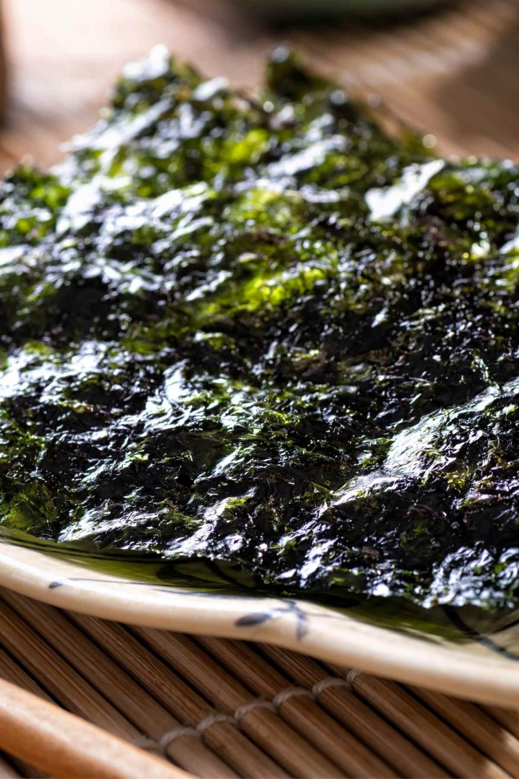 If you love the addictive taste of salty and crunchy snacks but are looking for something that’s healthier, you might want to give seaweed snacks a try.  They’re tasty, portable, and good for you! Let’s take a closer look at these flavorful treats, and uncover the Best Seaweed Snacks to enjoy. 