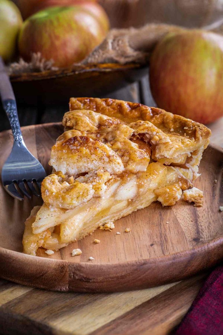 If you successfully bake an apple pie, it will turn out flakey, buttery and tender! To achieve this, you will be shown some tips and tricks below.