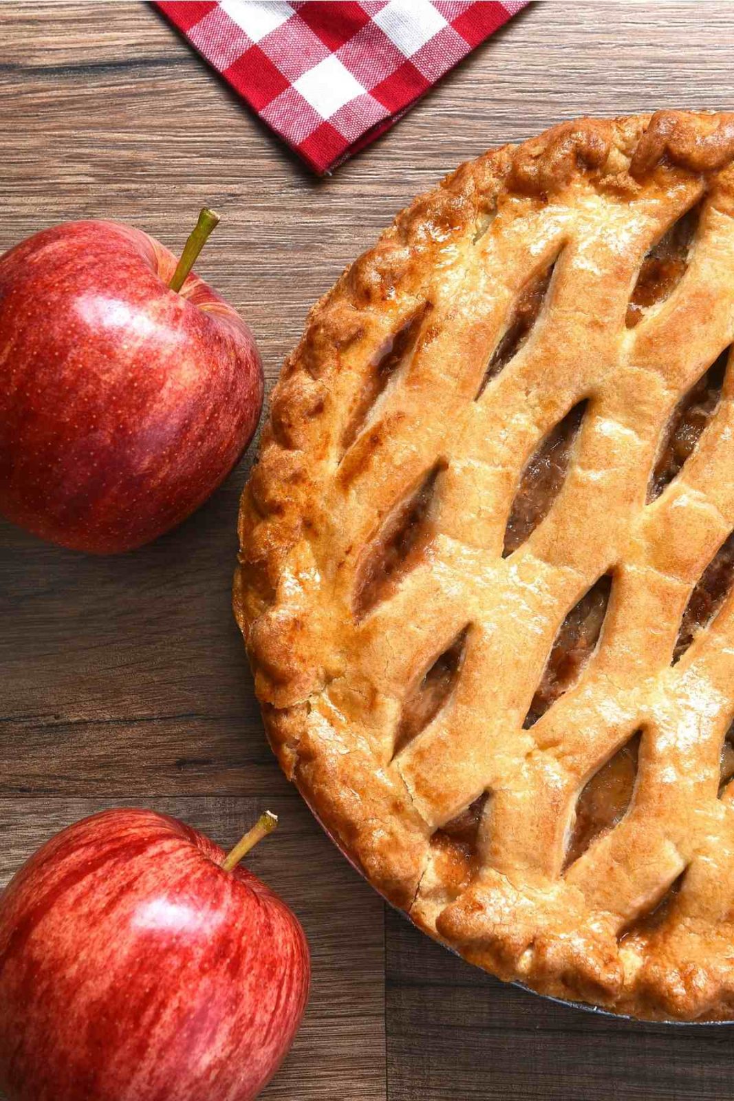 If you successfully bake an apple pie, it will turn out flakey, buttery and tender! To achieve this, you will be shown some tips and tricks below.