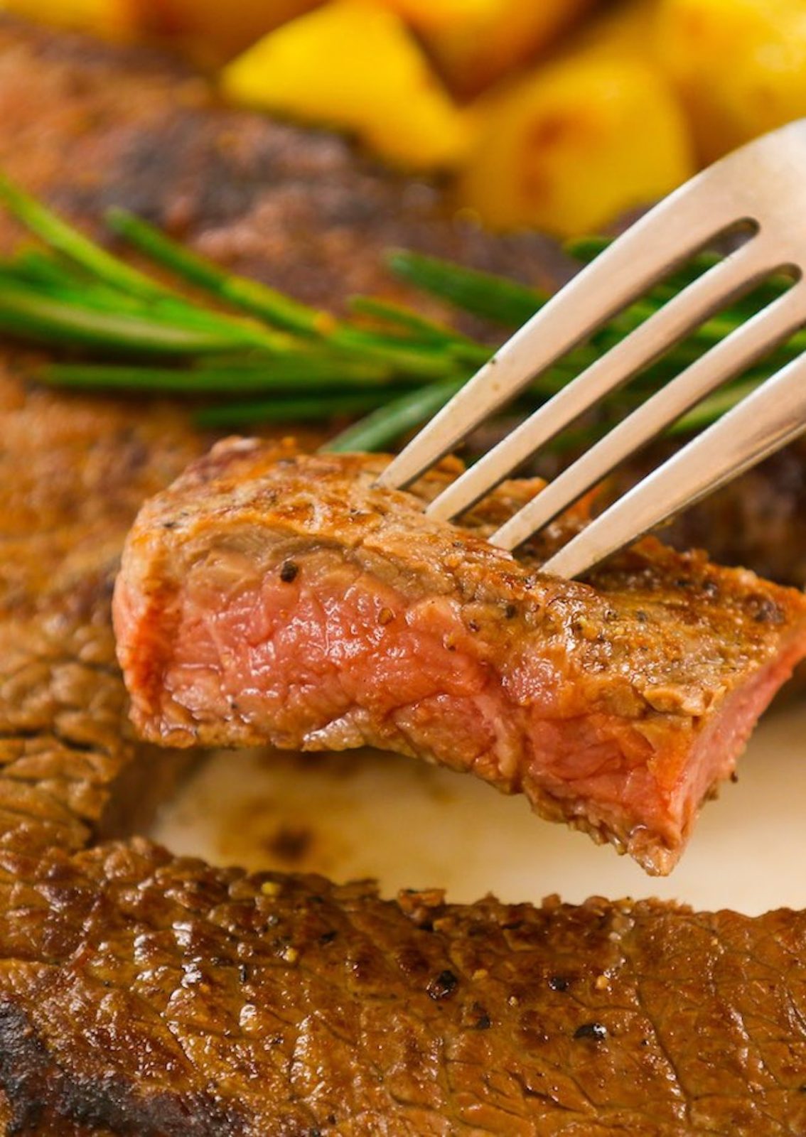 is pan-seared Petite Sirloin steak is tender and juicy with delicious garlic butter flavors! It’s cooked to caramelized perfection for a satisfying steak dinner you can easily prepare.