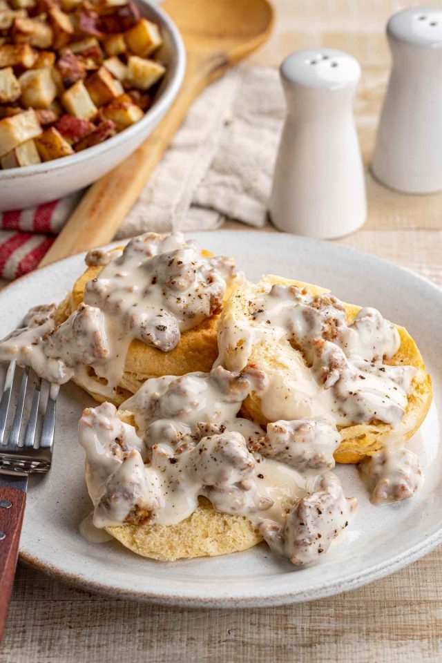 Breakfast Biscuits and Gravy