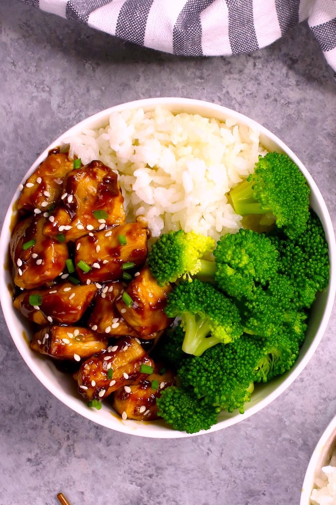 Cheap Dinner Teriyaki Chicken is a quick and easy Japanese recipe that can be made within 15 minutes. Tender chicken is tossed with sweet, savory, and garlicky teriyaki sauce and then served with rice and steamed broccoli. No marinating needed! It’s better than takeout from your favorite Asian restaurant!