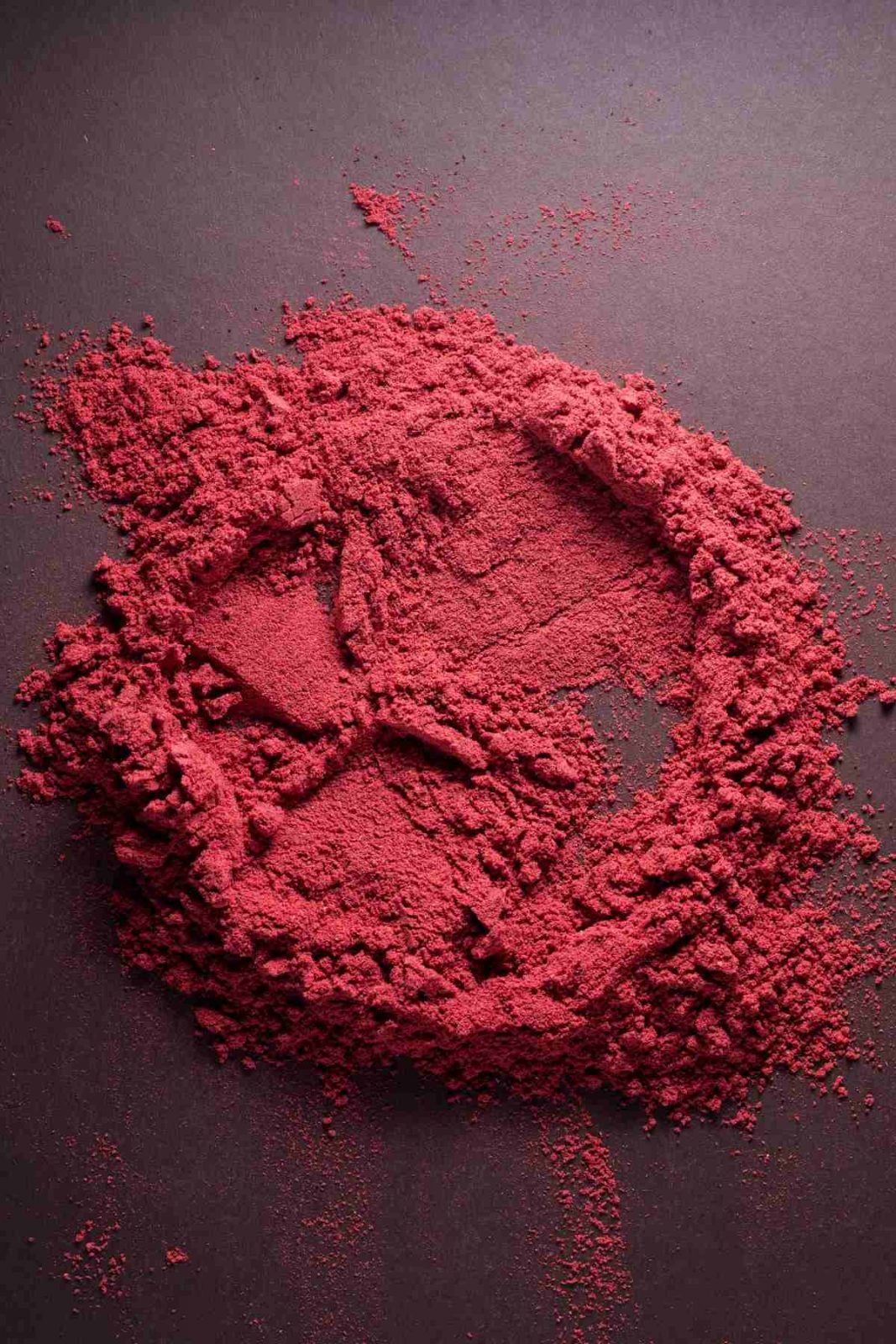 Beetroot powder is an excellent way to reap the nutritional benefits of beets without the extra work of growing, peeling and cooking them! This versatile ingredient can be used in baking, sauces, oatmeal, and smoothies, so let’s make it a staple in your pantry!