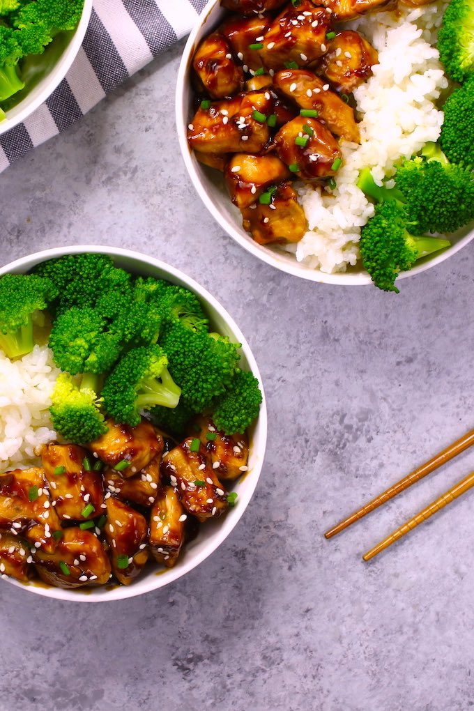 Cheap Dinner Teriyaki Chicken is a quick and easy Japanese recipe that can be made within 15 minutes. Tender chicken is tossed with sweet, savory, and garlicky teriyaki sauce and then served with rice and steamed broccoli. No marinating needed! It’s better than takeout from your favorite Asian restaurant!