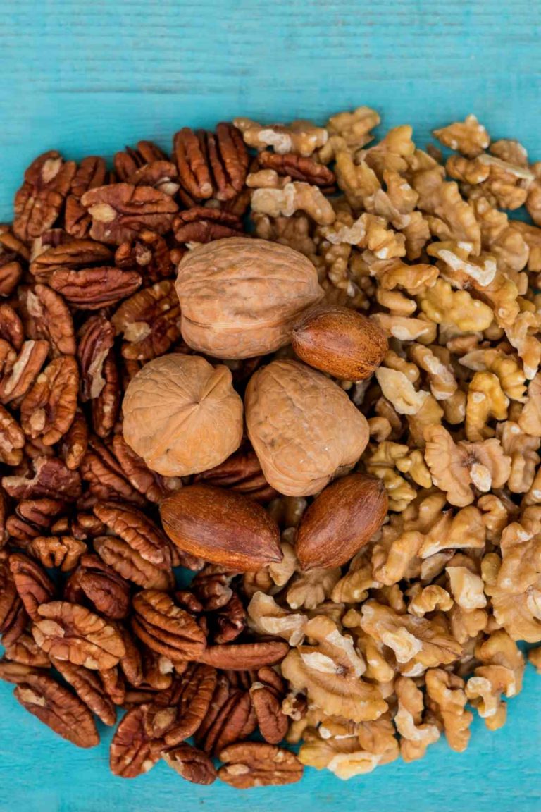 Do you ever get confused between a walnut and a pecan? If so, you are not alone! While these nuts both come from the Junlandacea or walnut family (and look very similar), there are subtle differences in their taste and appearance. In the article below, we'll take you through their characteristics and applications, so you'll never mistake them again!