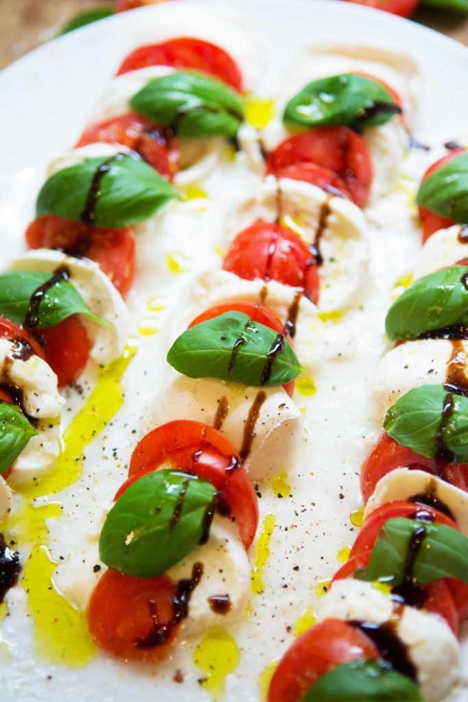 Caprese Salad (Tomato Mozzarella Salad)