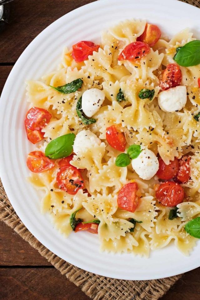 Tomato, Basil and Mozzarella Pasta Salad