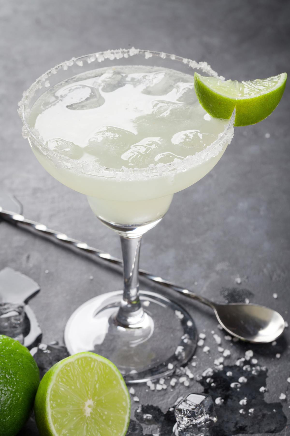 When it comes to orange liqueurs, two popular options often come to mind: Triple Sec and Curacao. These two liqueurs may seem similar at first glance, but there are distinct differences between them.