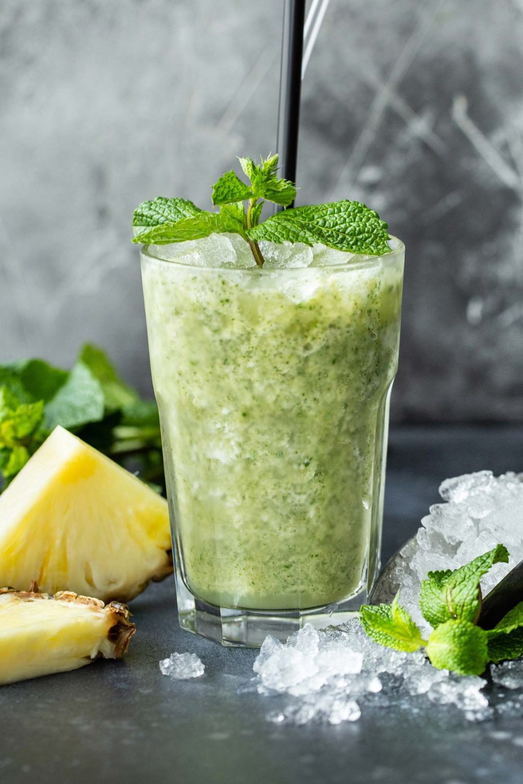 Spinach and Pineapple Smoothie Cocktail