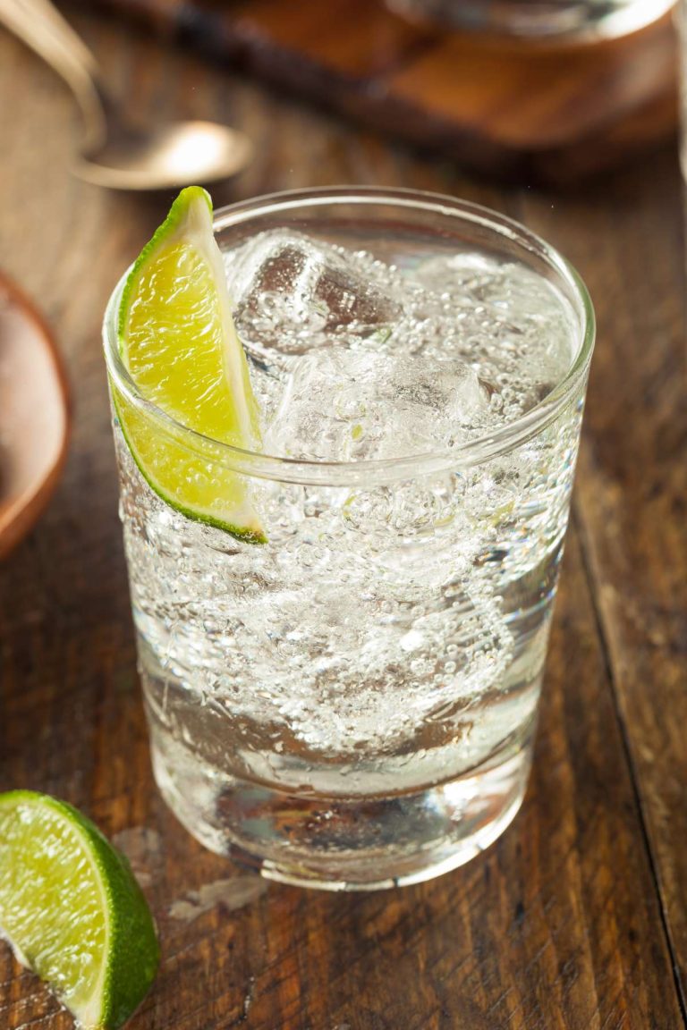 Club Soda and Tonic Water are two of most popular fizzy and refreshing beverages. While they share some similarities, they have distinct characteristics that set them apart. Whether you're a mixology enthusiast, health-conscious individual, or just someone who enjoys a delightful carbonated drink, understanding the differences between club soda and tonic water can enhance your drinking experience.